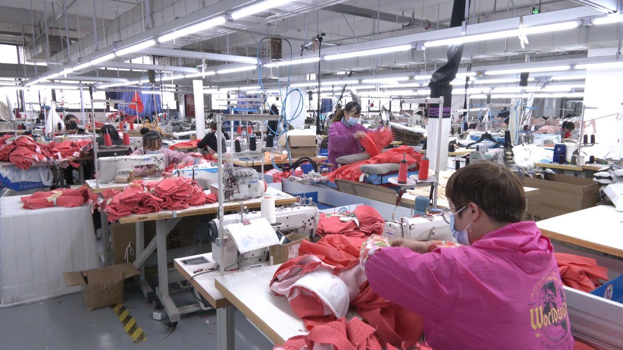 營山 家門口辦服裝廠，致富路上“穿新衣”