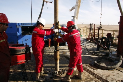 2009-2011年全球石油需求量與天然氣管道儲運(yùn)發(fā)展分析